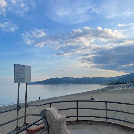 Due Passi Dal Mare Hotel Savona Eksteriør billede