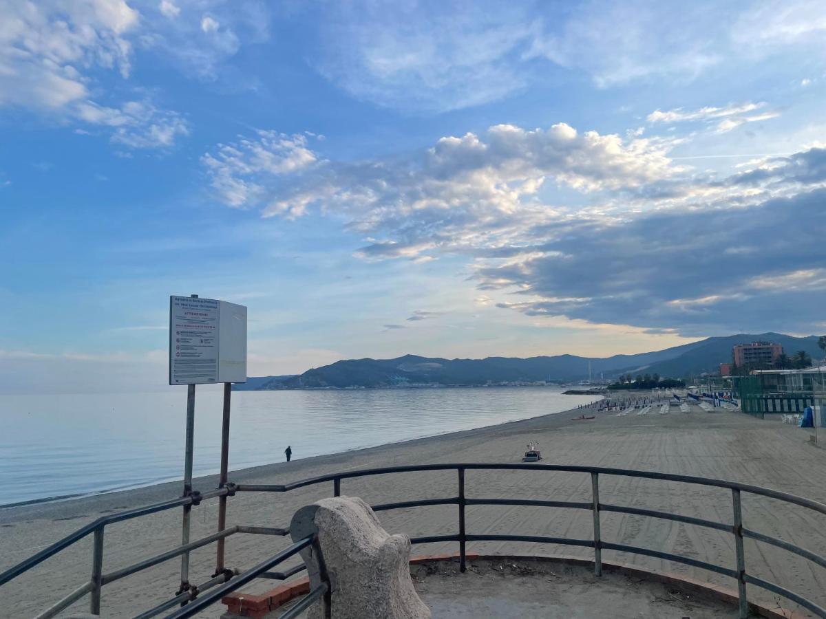 Due Passi Dal Mare Hotel Savona Eksteriør billede