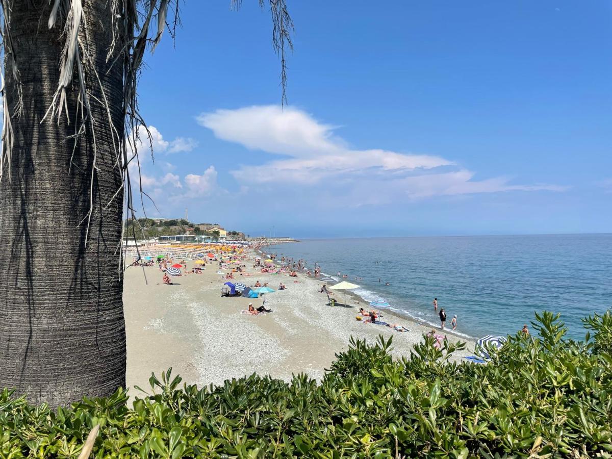 Due Passi Dal Mare Hotel Savona Eksteriør billede